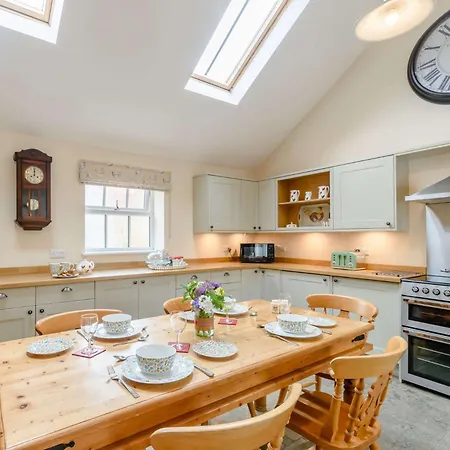 1 Bed In Thirsk 40354 Holiday home